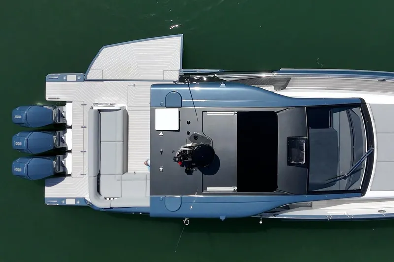 Slide: The Image of Azimut VERVE 48 2025 - 16