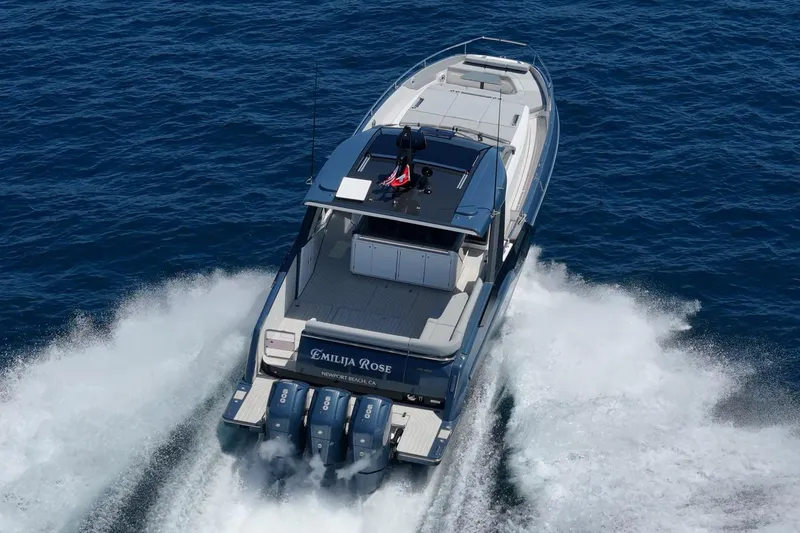 Slide: The Image of Azimut VERVE 48 2025 - 7
