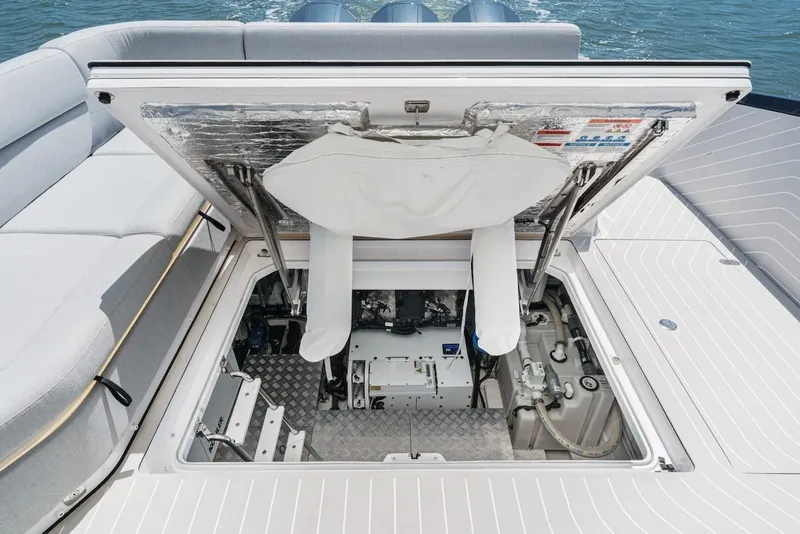 Slide: The Image of Azimut VERVE 48 2025 - 58