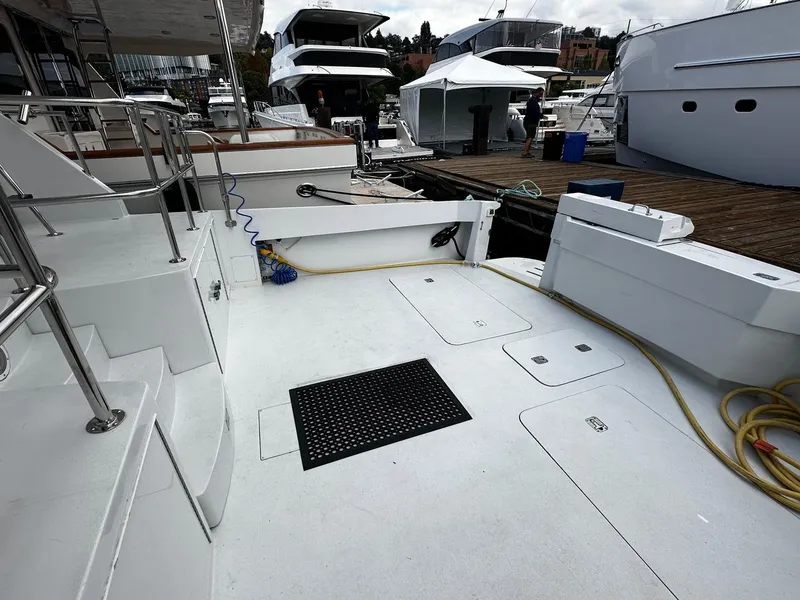 Slide: The Image of Hatteras 70 CONVERTIBLE 2000 - 8