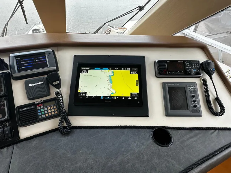 Slide: The Image of Hatteras 70 CONVERTIBLE 2000 - 17