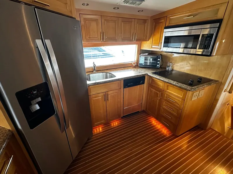 Slide: The Image of Hatteras 70 CONVERTIBLE 2000 - 31
