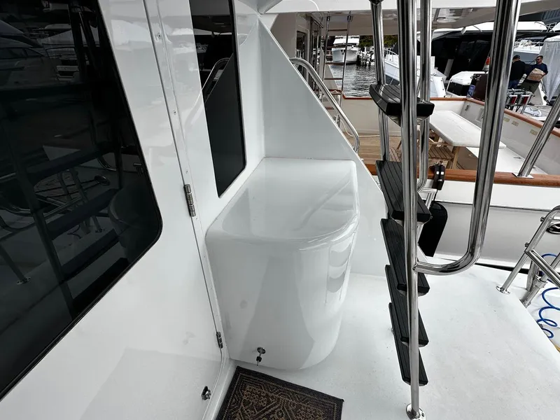 Slide: The Image of Hatteras 70 CONVERTIBLE 2000 - 7