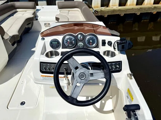 Slide: The Image of Bayliner Element XR7 2019 - 6