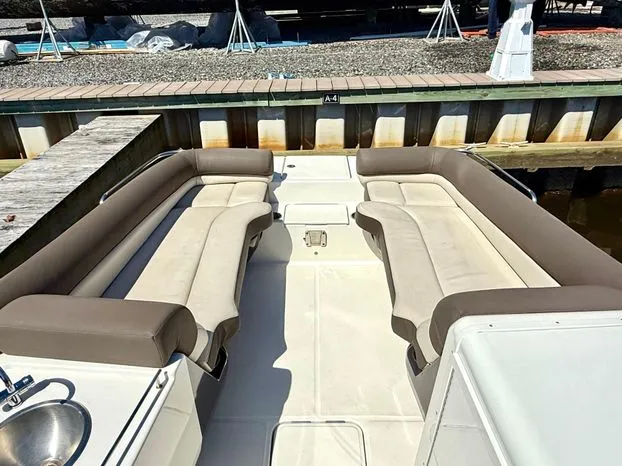 Slide: The Image of Bayliner Element XR7 2019 - 1