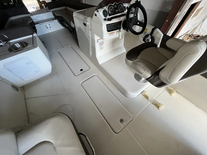 Slide: The Image of Bayliner Element XR7 2019 - 25