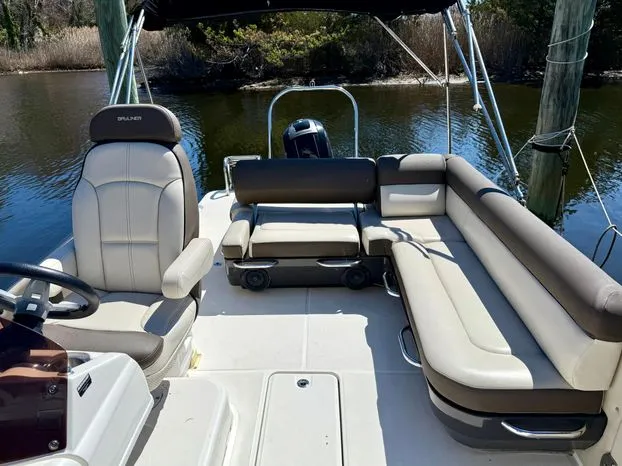 Slide: The Image of Bayliner Element XR7 2019 - 4