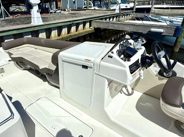 Slide: The Image of Bayliner Element XR7 2019 - 3