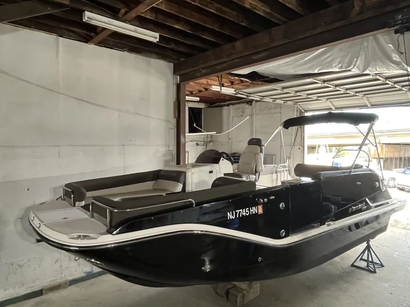 Slide: The Image of Bayliner Element XR7 2019 - 21