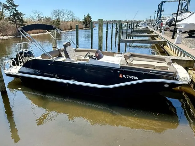 Slide: The Image of Bayliner Element XR7 2019 - 11
