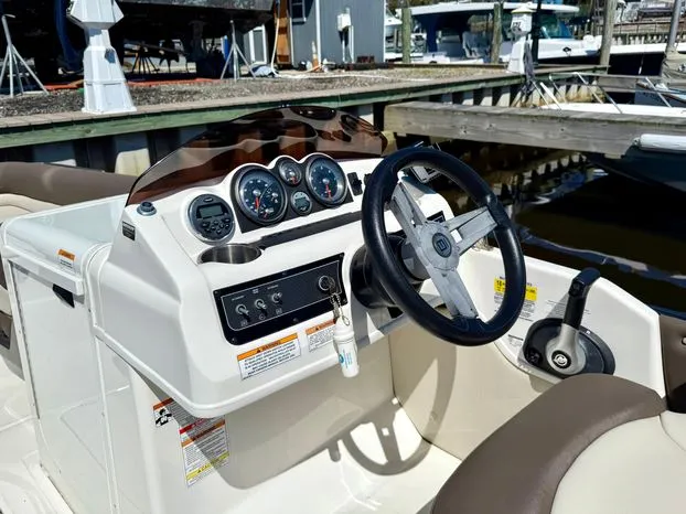 Slide: The Image of Bayliner Element XR7 2019 - 5