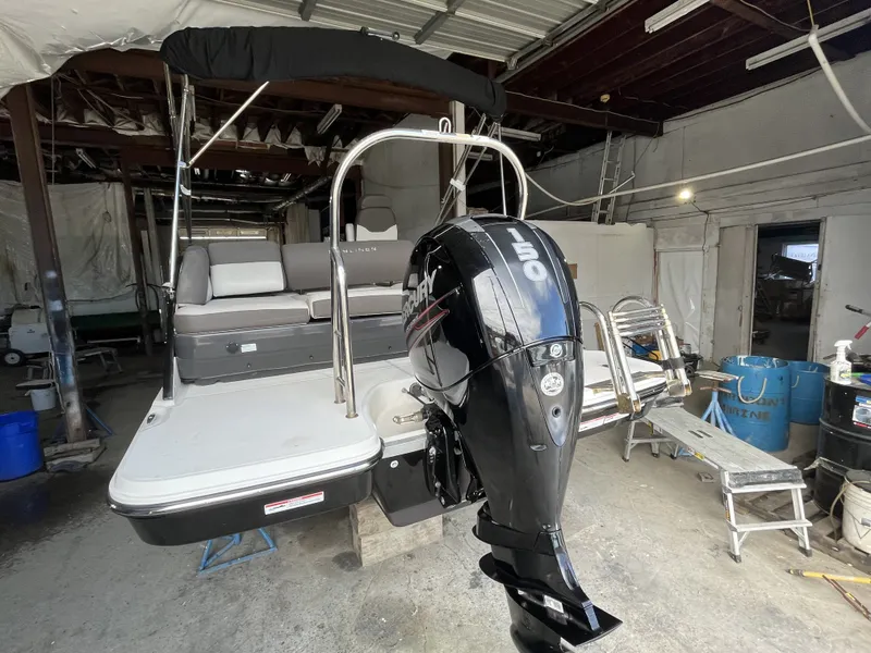 Slide: The Image of Bayliner Element XR7 2019 - 24