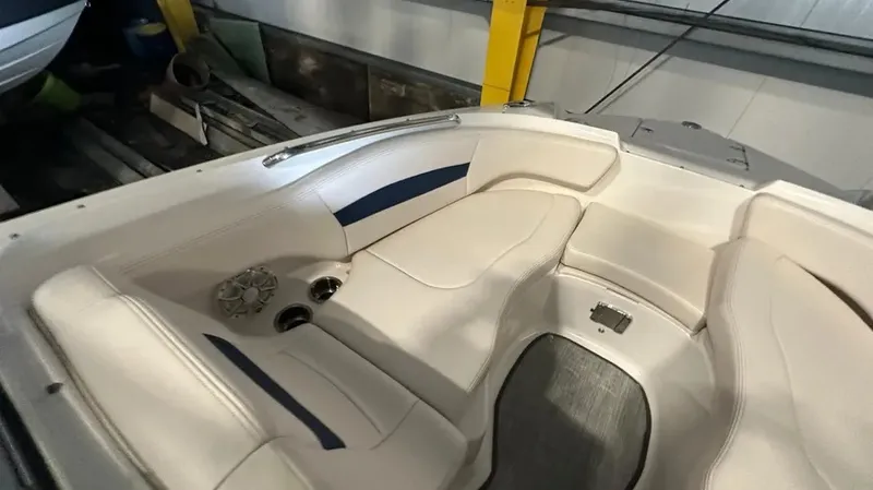 Slide: The Image of Chaparral 244 Sunesta 2018 - 22