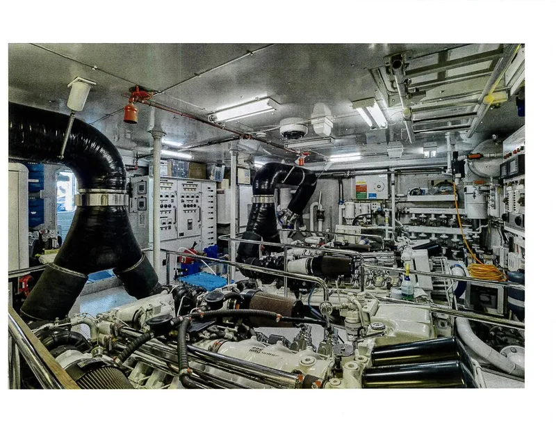Slide: The Image of Palmer Johnson 128 TRI-DECK 2000 - 40