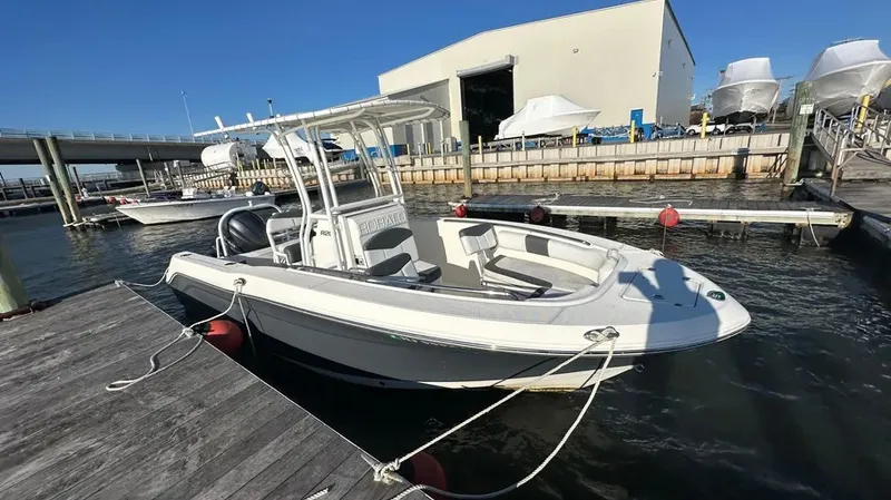 Slide: The Image of Robalo R200 2018 - 21