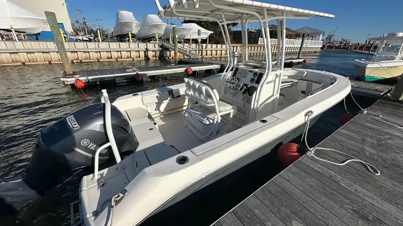 Slide: The Image of Robalo R200 2018 - 4