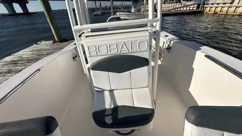 Slide: The Image of Robalo R200 2018 - 13