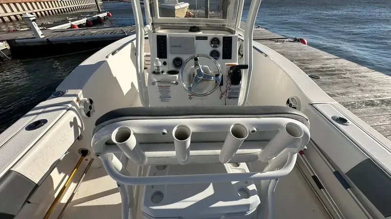 Slide: The Image of Robalo R200 2018 - 8