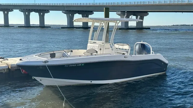 Slide: The Image of Robalo R200 2018 - 1