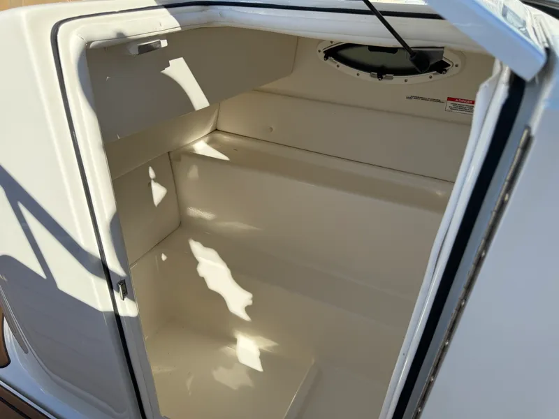 Slide: The Image of Bayliner VR6 BR OB 2022 - 24