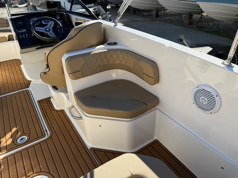 Slide: The Image of Bayliner VR6 BR OB 2022 - 14
