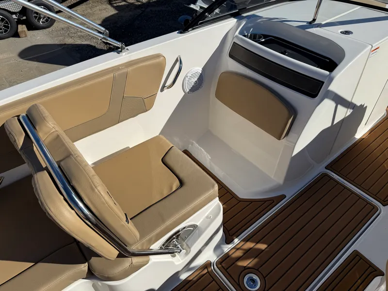 Slide: The Image of Bayliner VR6 BR OB 2022 - 11