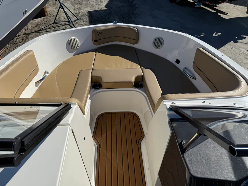 Slide: The Image of Bayliner VR6 BR OB 2022 - 17