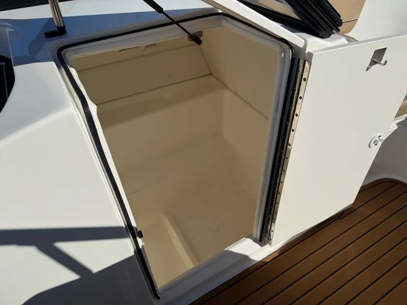 Slide: The Image of Bayliner VR6 BR OB 2022 - 23