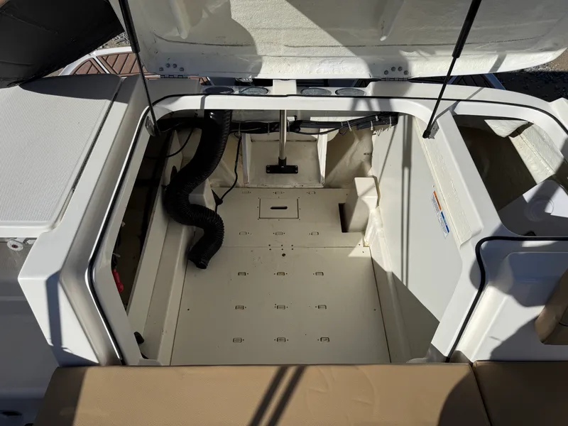 Slide: The Image of Bayliner VR6 BR OB 2022 - 6