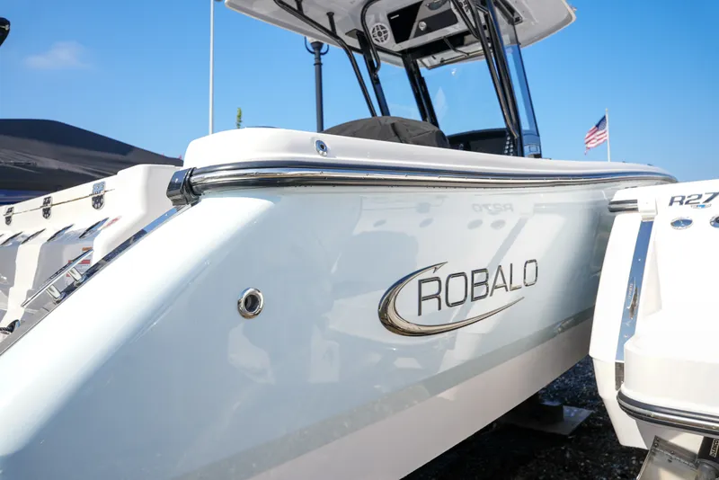 The Image of Robalo R250 2025 - 0