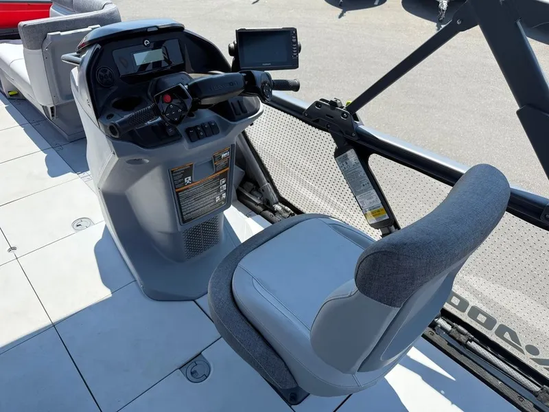 Slide: The Image of Sea-Doo Switch Cruise 21 - 230hp 2024 - 15