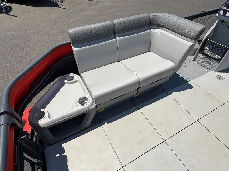 Slide: The Image of Sea-Doo Switch Cruise 21 - 230hp 2024 - 11