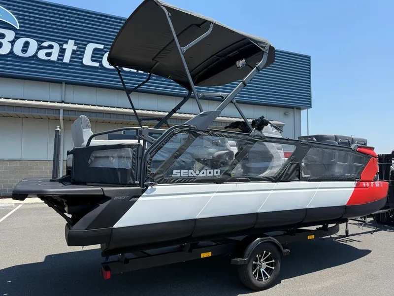 Slide: The Image of Sea-Doo Switch Cruise 21 - 230hp 2024 - 4