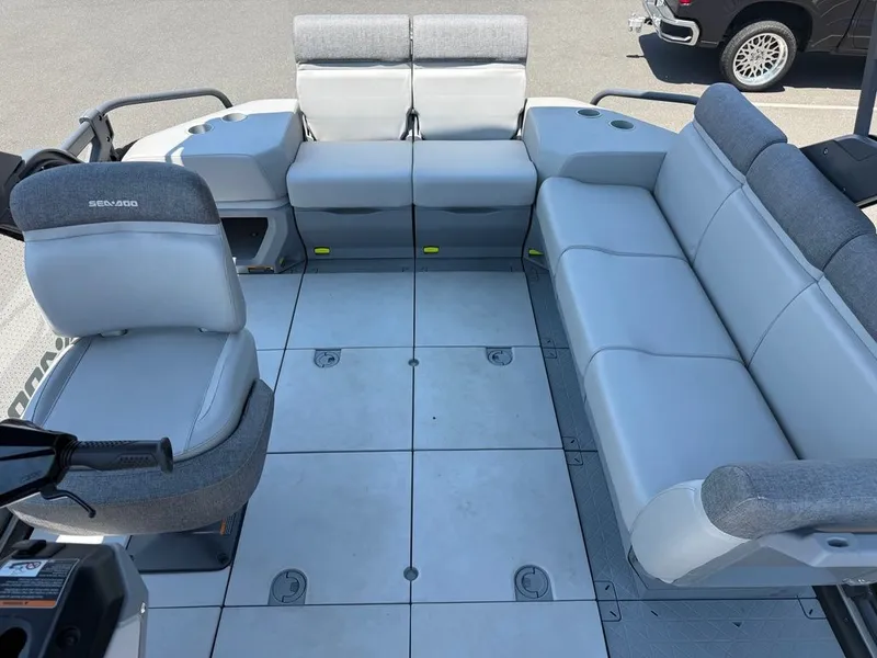 Slide: The Image of Sea-Doo Switch Cruise 21 - 230hp 2024 - 16