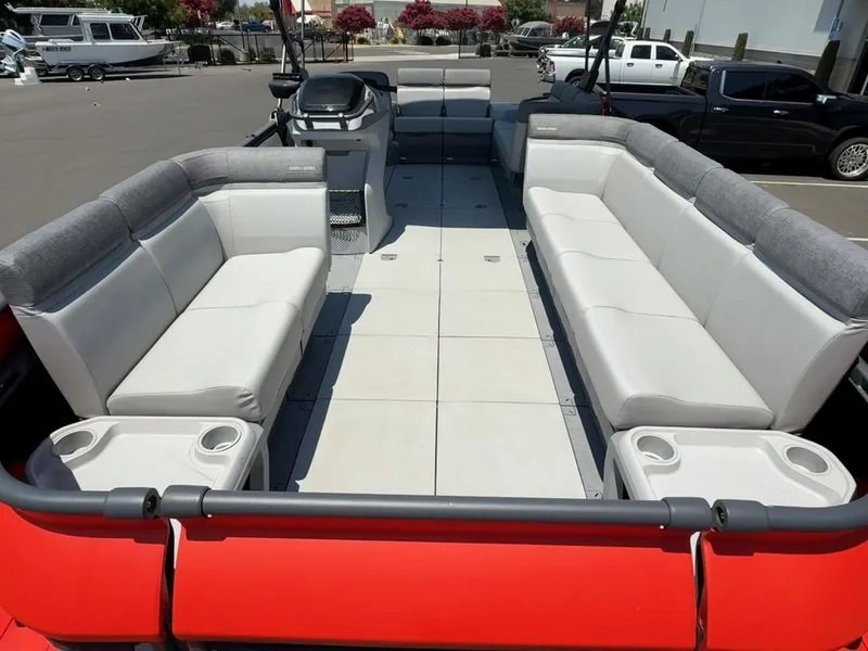 Slide: The Image of Sea-Doo Switch Cruise 21 - 230hp 2024 - 10