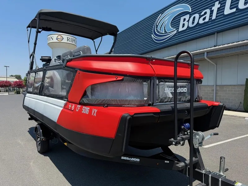 Slide: The Image of Sea-Doo Switch Cruise 21 - 230hp 2024 - 3