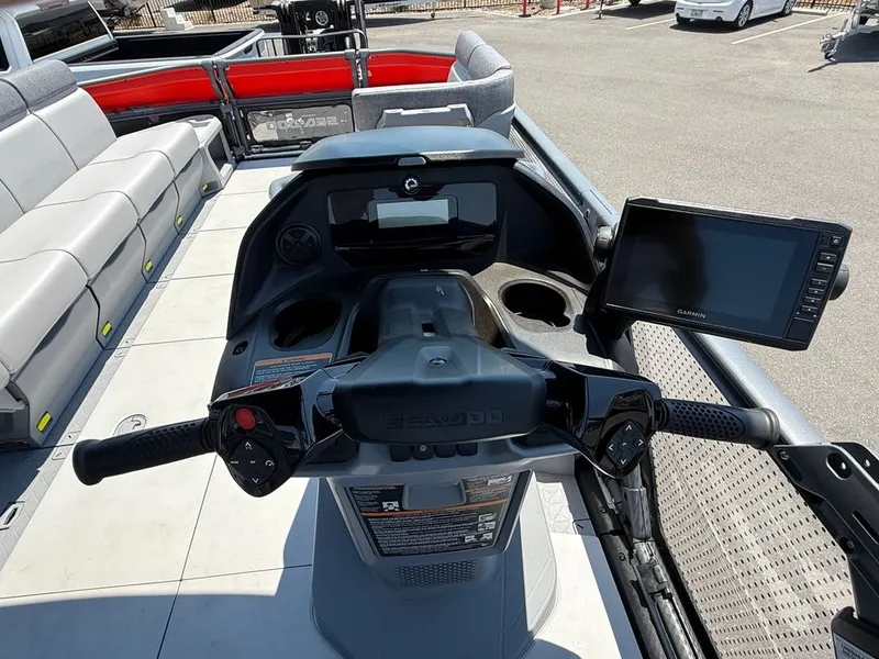 Slide: The Image of Sea-Doo Switch Cruise 21 - 230hp 2024 - 12