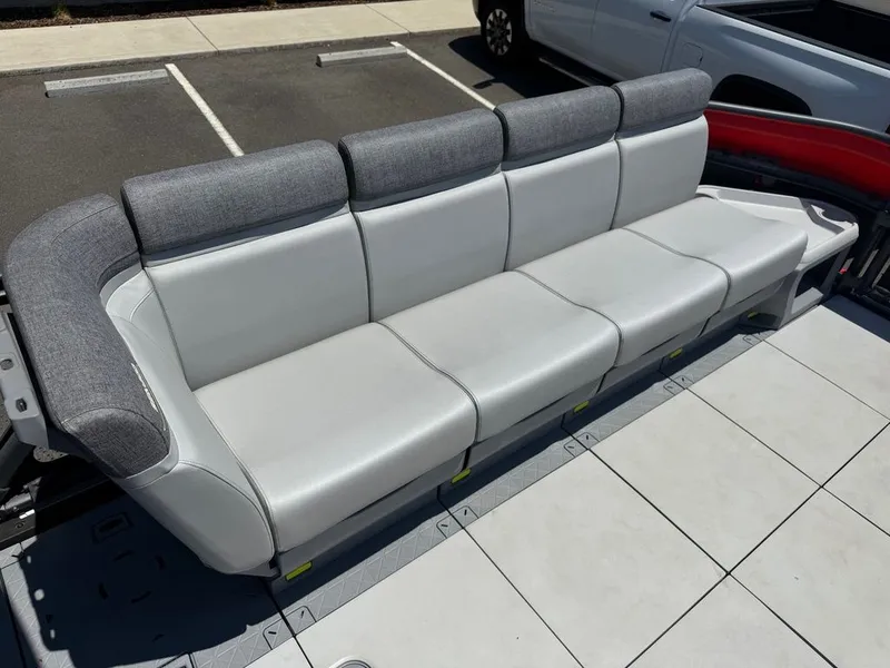 Slide: The Image of Sea-Doo Switch Cruise 21 - 230hp 2024 - 17