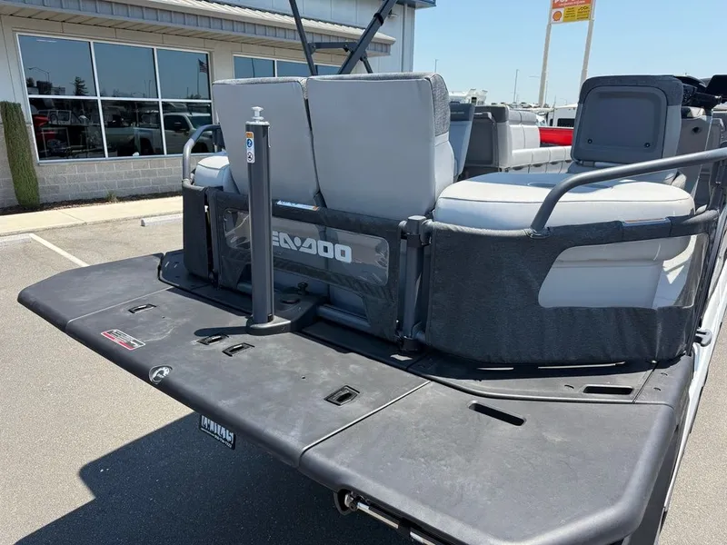 Slide: The Image of Sea-Doo Switch Cruise 21 - 230hp 2024 - 8