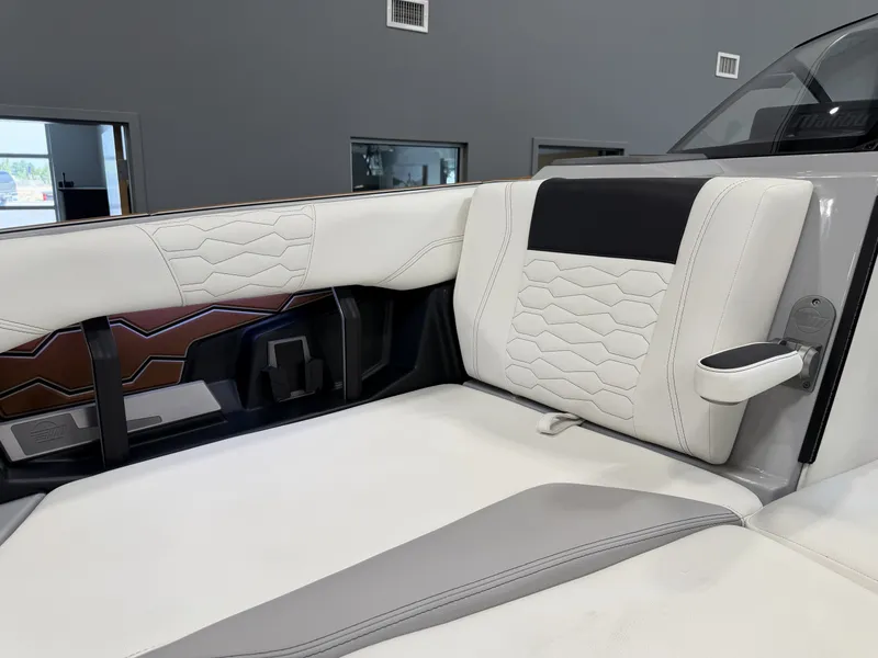 Slide: The Image of Malibu 24 MXZ 2026 - 38