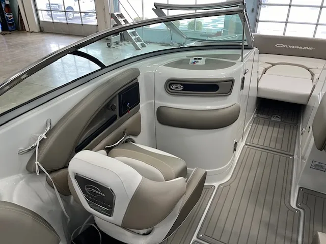 Slide: The Image of Crownline Boats E275 2024 - 4