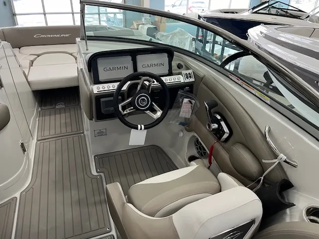 Slide: The Image of Crownline Boats E275 2024 - 5