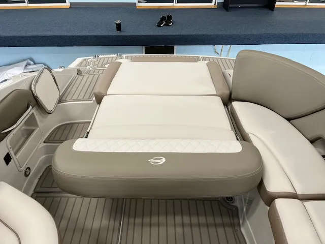 Slide: The Image of Crownline Boats E275 2024 - 11