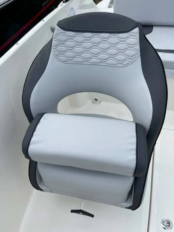 Slide: The Image of Bayliner M19 2024 - 5