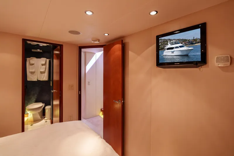 Slide: The Image of Hatteras 72 Motor Yacht 2008 - 49