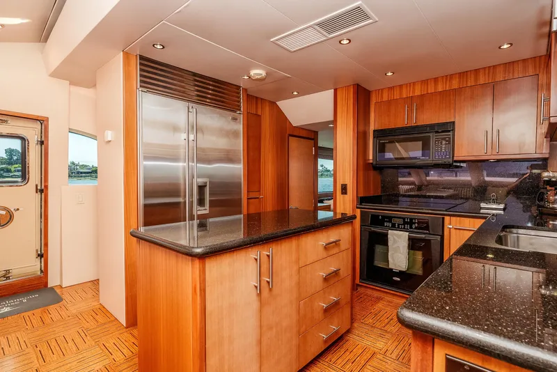 Slide: The Image of Hatteras 72 Motor Yacht 2008 - 32