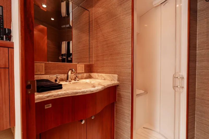 Slide: The Image of Hatteras 72 Motor Yacht 2008 - 53
