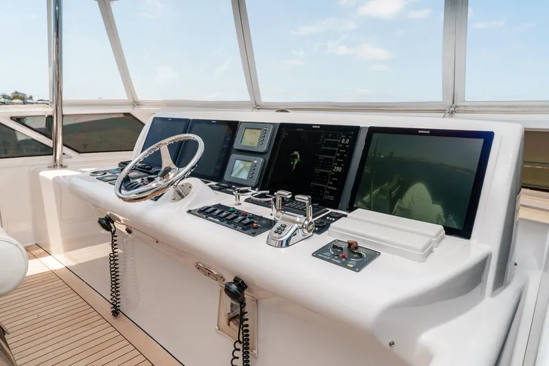 Slide: The Image of Hatteras 72 Motor Yacht 2008 - 17
