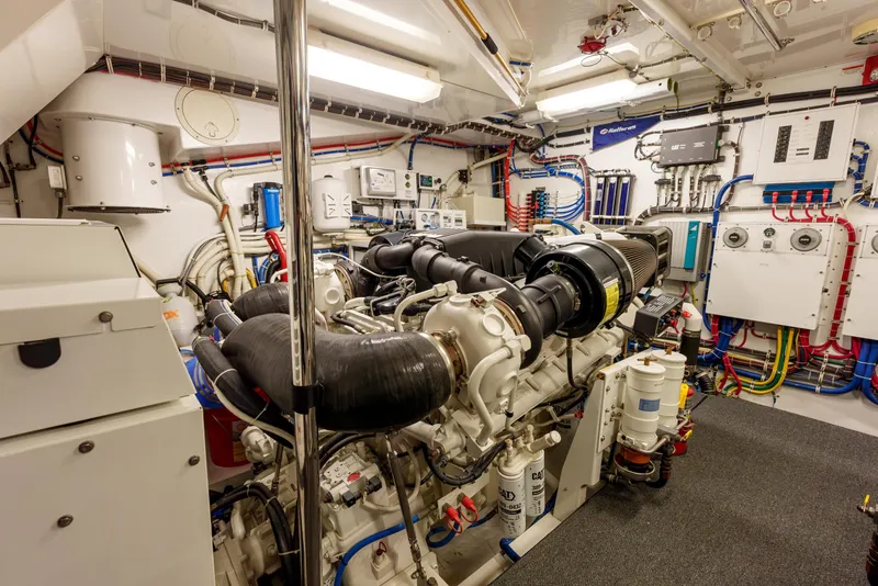 Slide: The Image of Hatteras 72 Motor Yacht 2008 - 64