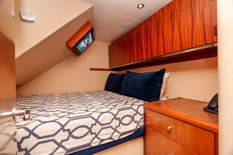 Slide: The Image of Hatteras 72 Motor Yacht 2008 - 57